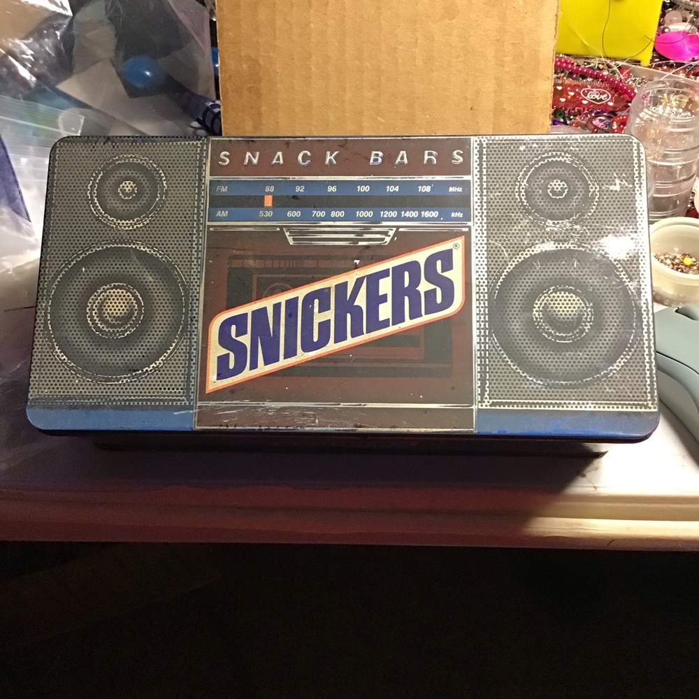 TIN … SNICKERS …. 1989 EDITION ... Vintage